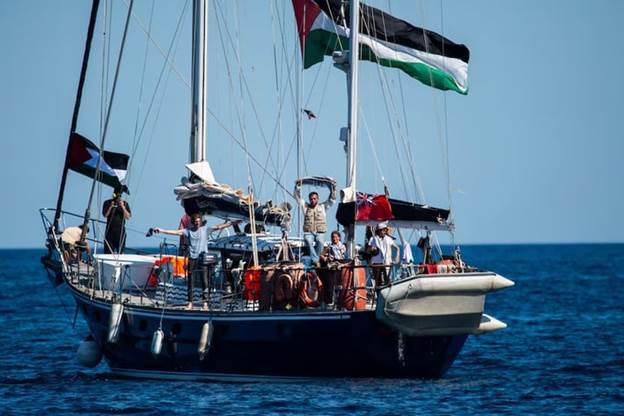 Madleen ship sailing